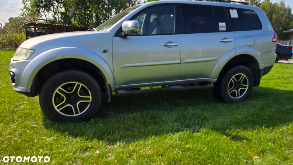 Mitsubishi Pajero Sport 2.5 DID Intense + - 5