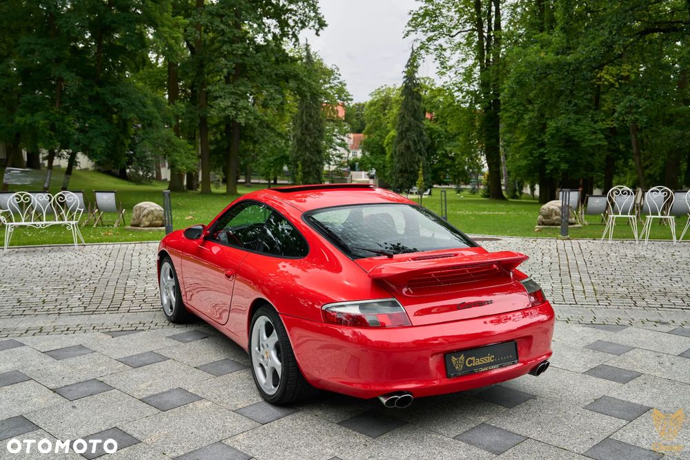 Porsche 911 Carrera - 11