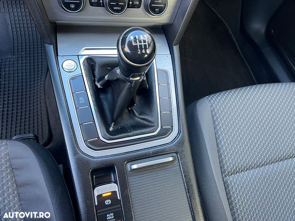 Volkswagen Passat 1.6 TDI Comfortline - 19