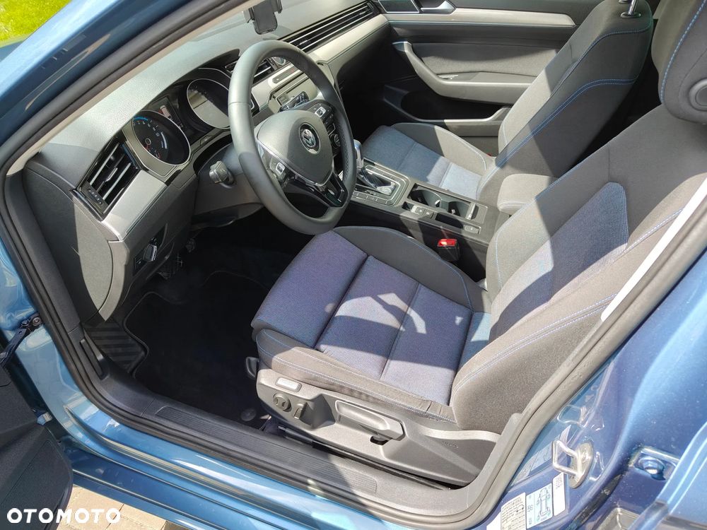 Volkswagen Passat - 20
