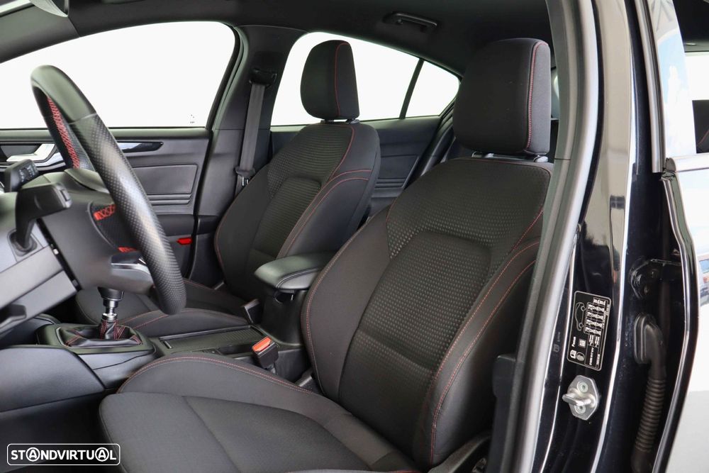 Ford Focus 1.0 EcoBoost MHEV ST-Line - 37