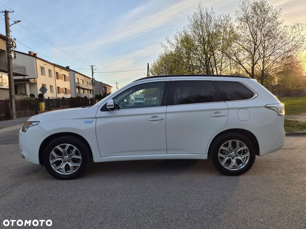 Mitsubishi Outlander - 11
