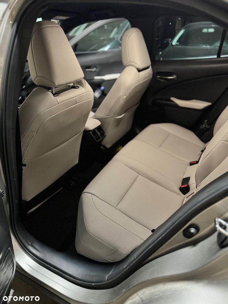 Lexus UX - 11