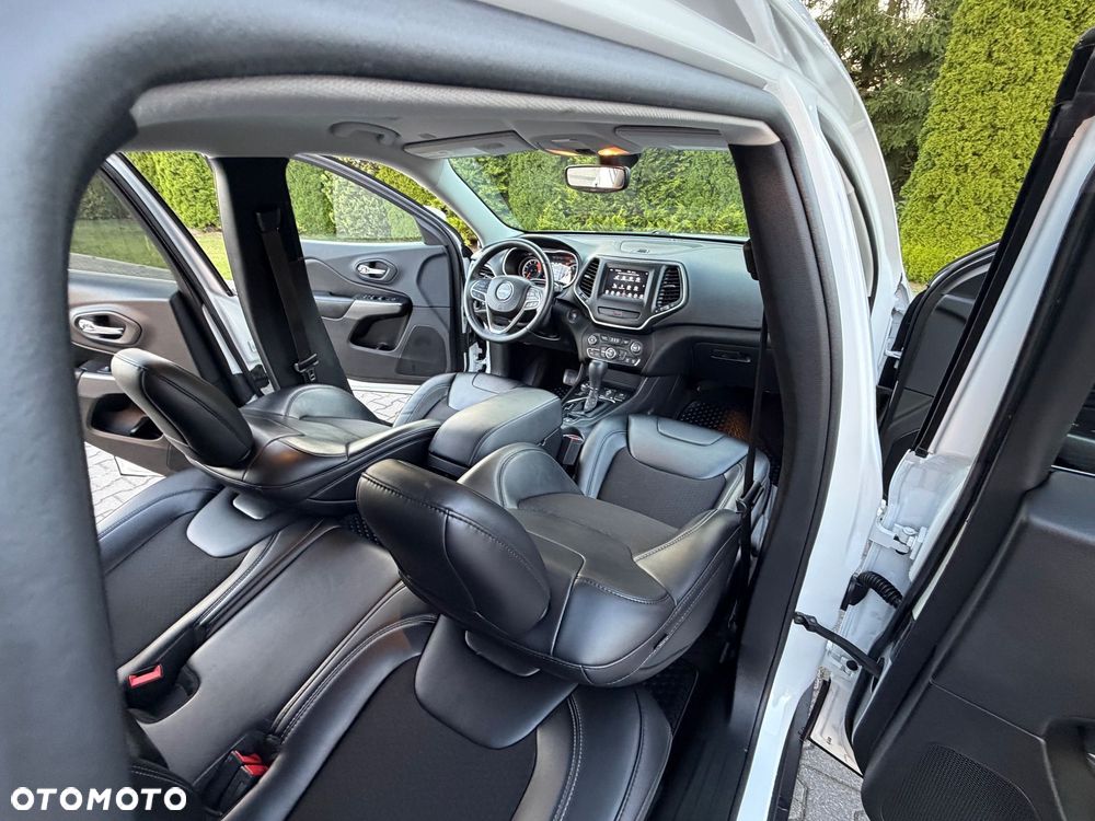 Jeep Cherokee - 20