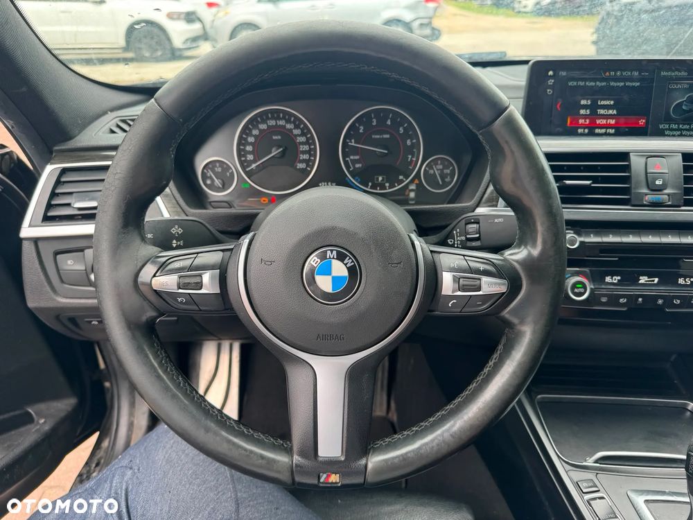 BMW Seria 3 330i xDrive - 12