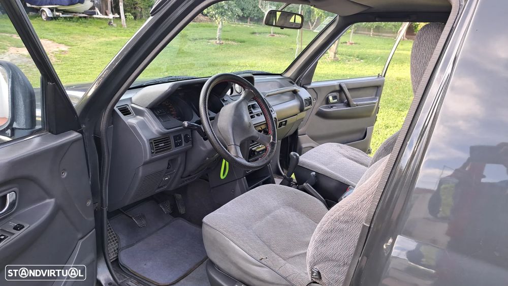 Mitsubishi Pajero 2.5 TDi GLX - 6