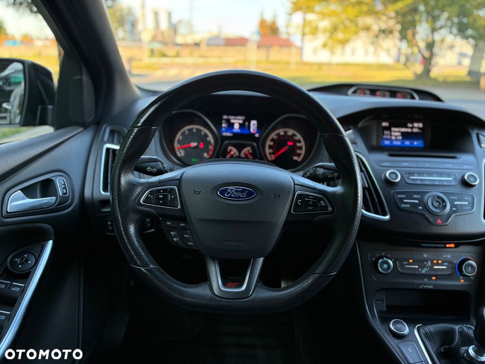 Ford Focus 2.0 EcoBoost ST - 25