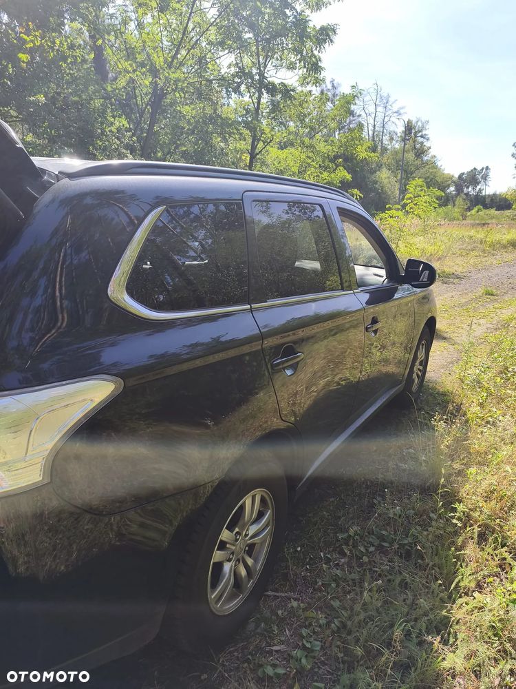 Mitsubishi Outlander 2.0 4WD Invite - 5