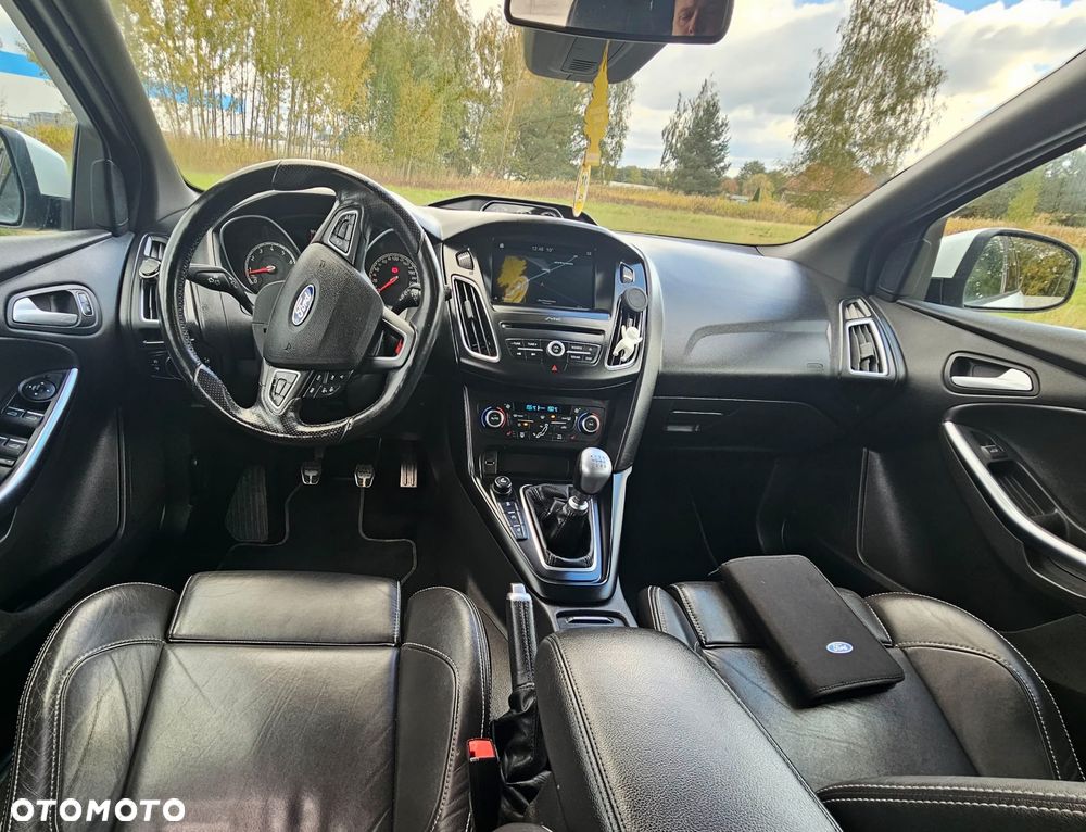 Ford Focus Turnier 2.0 EcoBoost ST mit Leder-Sport-Paket - 17