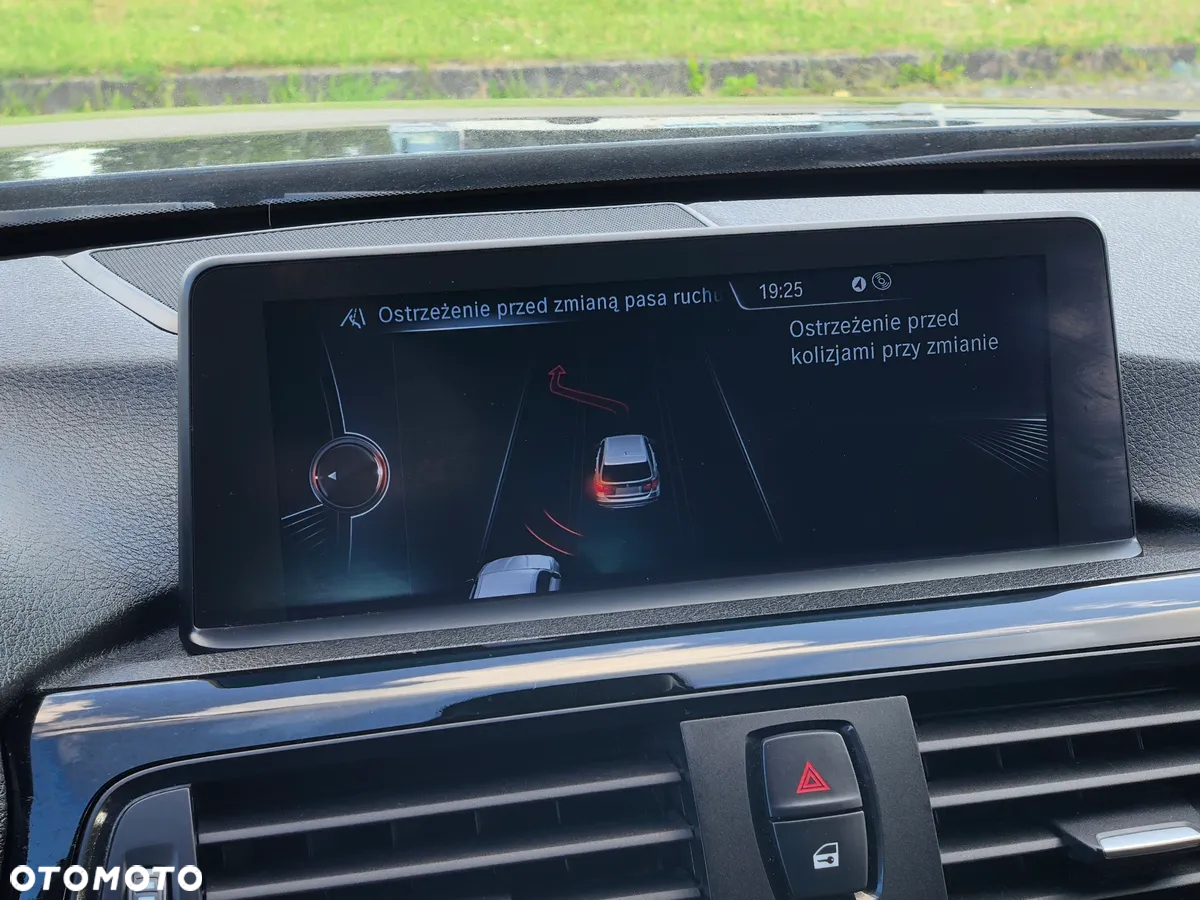 BMW Seria 3 318d Touring Sport Line - 26