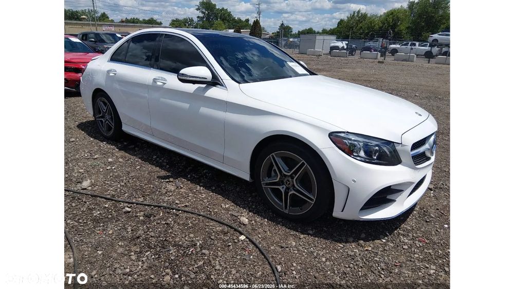Mercedes-Benz Klasa C 300 4Matic 9G-TRONIC AMG Line - 3