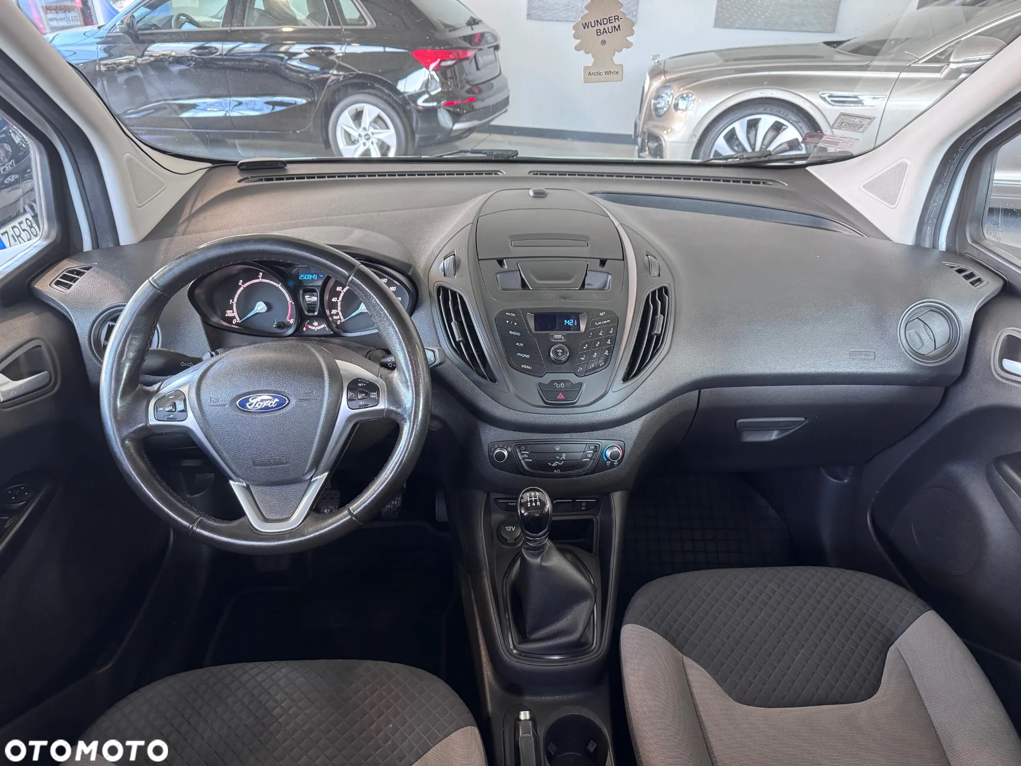 Ford Tourneo Courier 1.5 TDCi Trend - 24