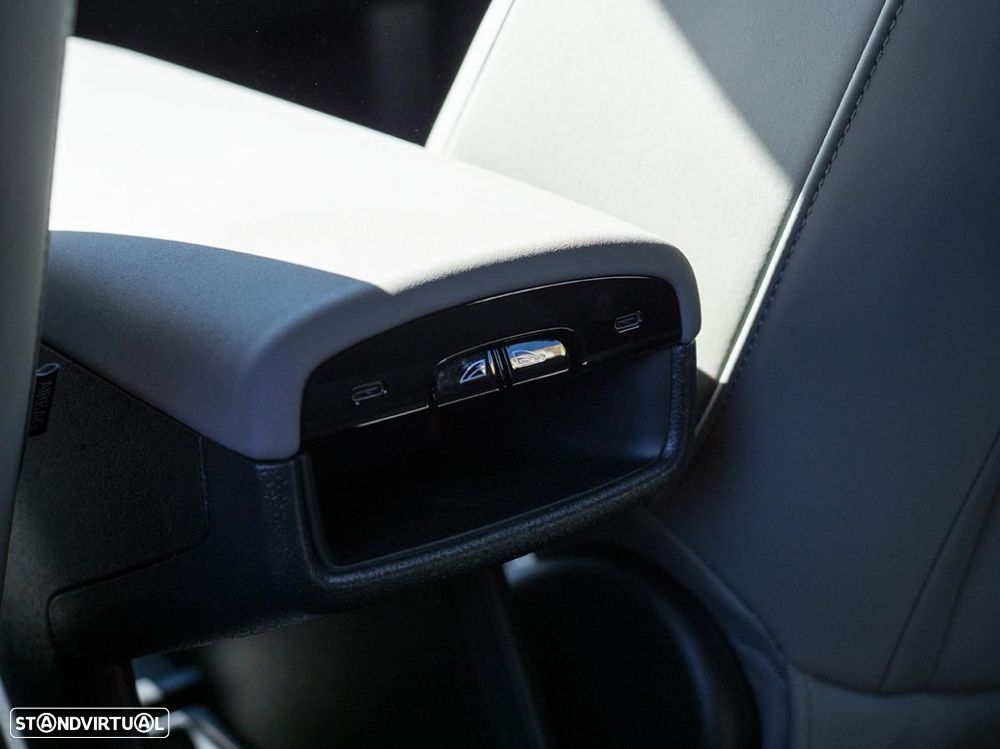 Volvo EX30 Single Motor Extended Range RWD Plus - 28