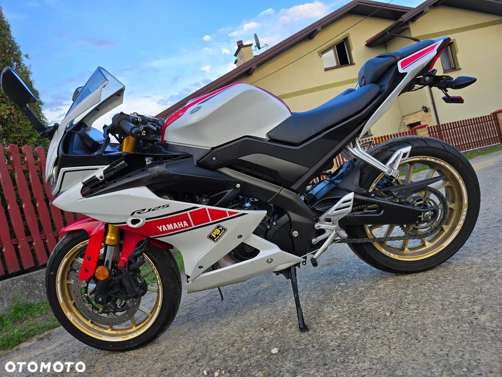Yamaha YZF - 22