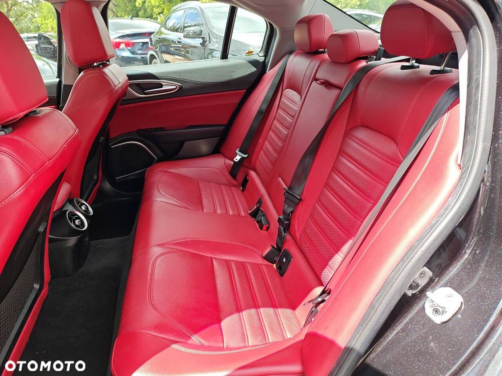 Alfa Romeo Giulia - 5