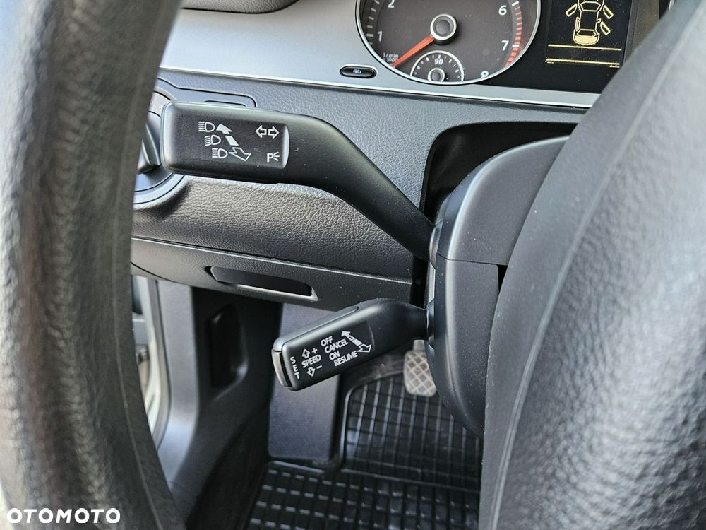 Volkswagen Passat - 16
