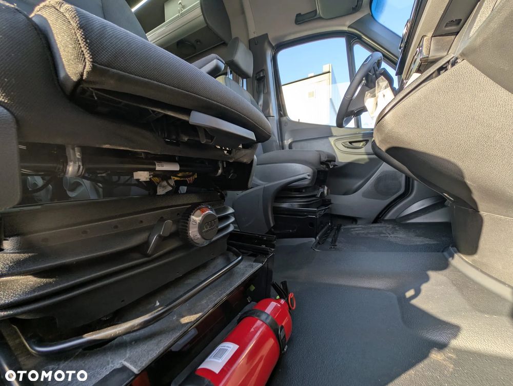 Mercedes-Benz Sprinter - 23