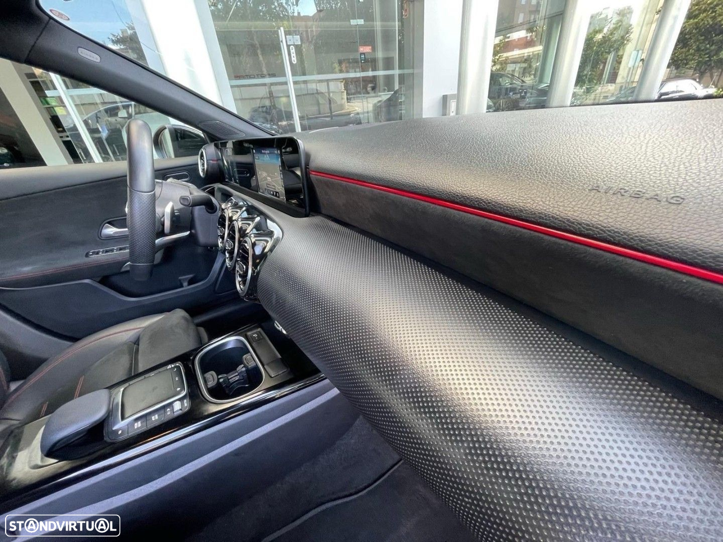 Mercedes-Benz A 250 Limousine e AMG Line - 27