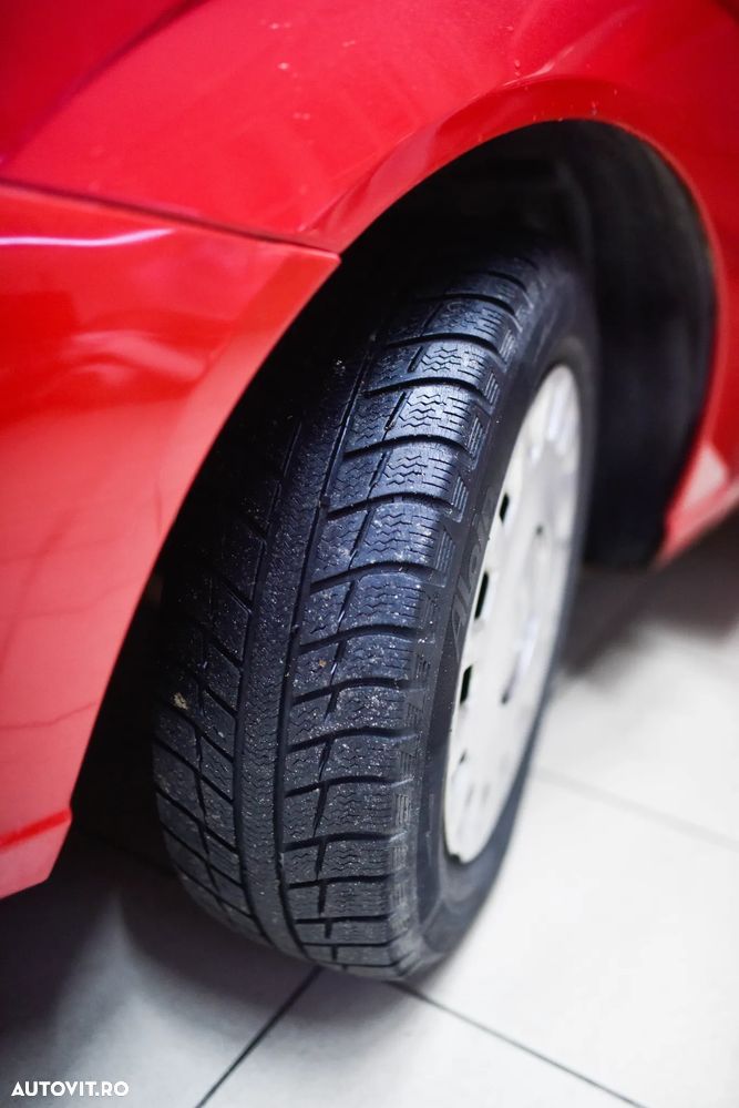 Ford Focus 1.6 Futura - 13