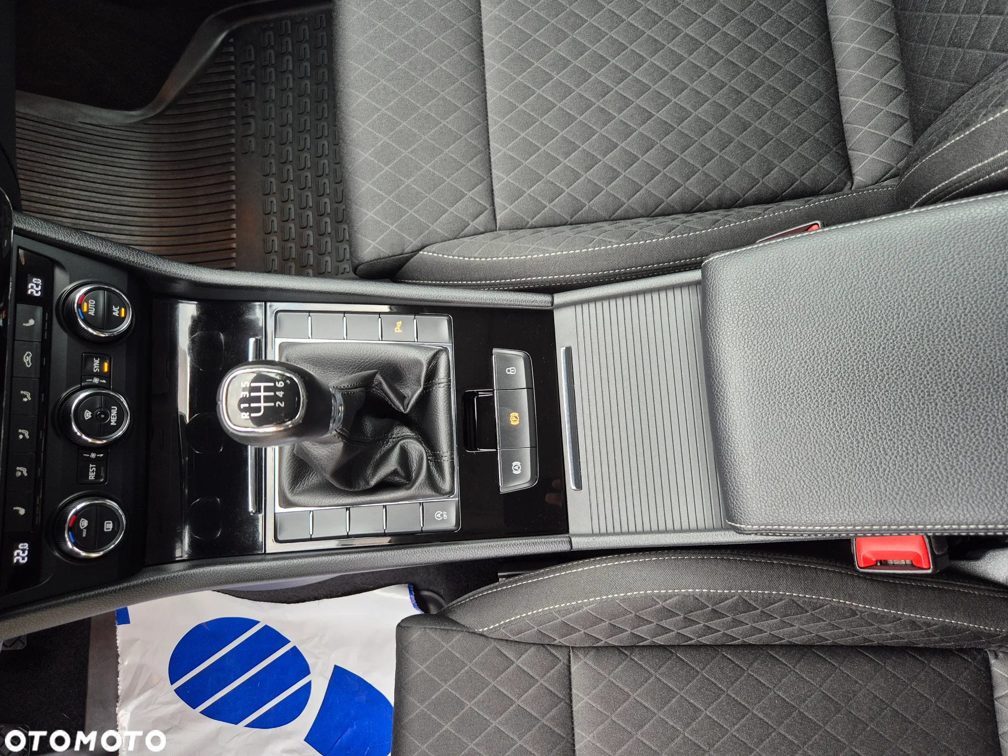 Skoda Superb 2.0 TDI Premium Edition - 23