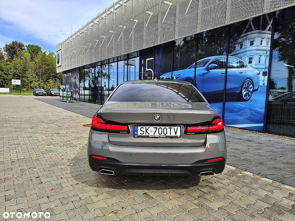 BMW Seria 5 520d xDrive - 14