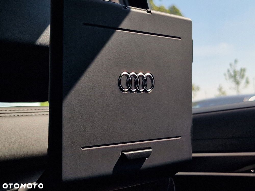 Audi S8 - 25