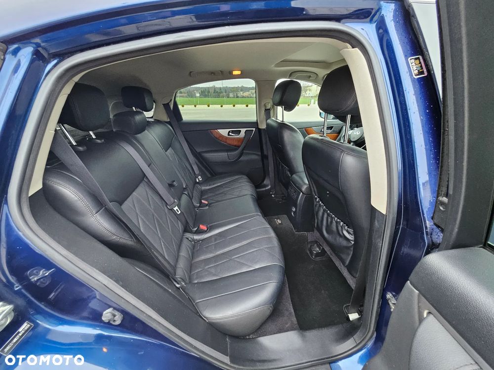 Infiniti QX70 3.7 AWD GT - 12