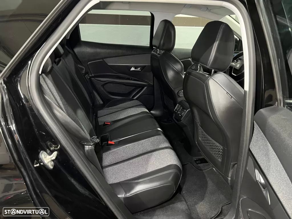 Peugeot 3008 1.6 BlueHDi Allure EAT6 J18 - 26
