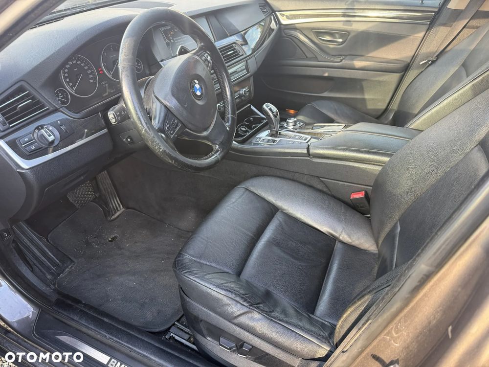 BMW Seria 5 530d xDrive - 14