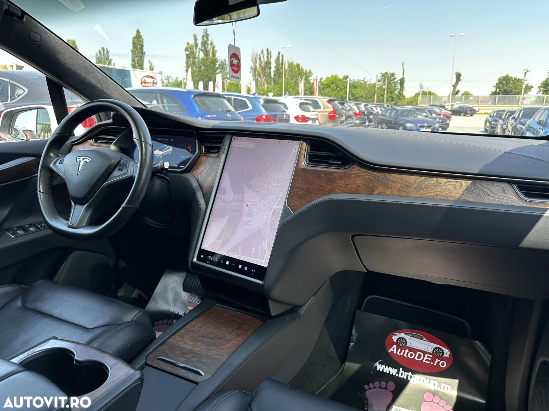 Tesla Model X - 8