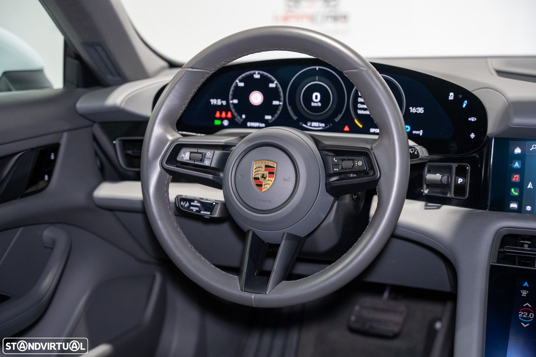 Porsche Taycan Cross Turismo 4S - 18