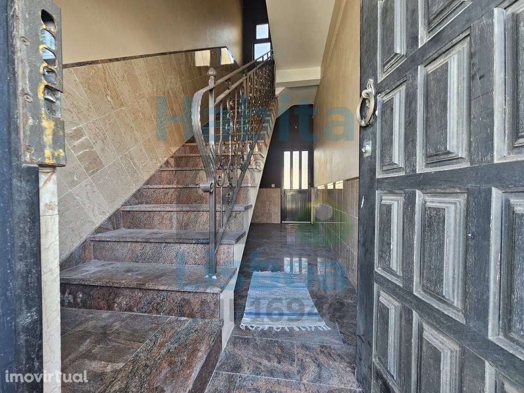 T4 Espaçoso com Terraço e Varandas no Gaio Rosário - Grande imagem: 2/26