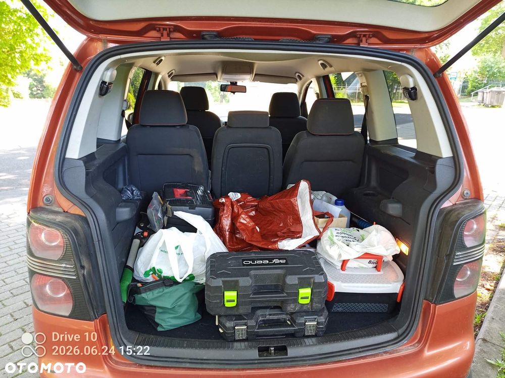 Volkswagen Touran 2.0 TDI DPF Cross DSG - 2