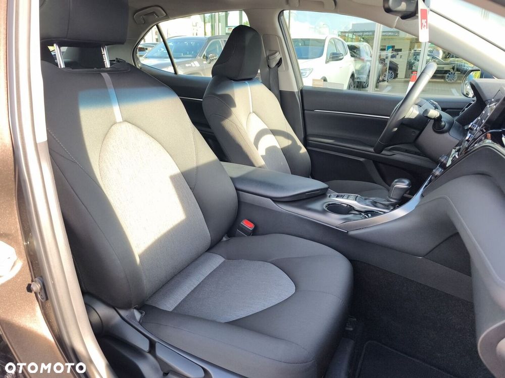 Toyota Camry 2.5 Hybrid Comfort CVT - 11