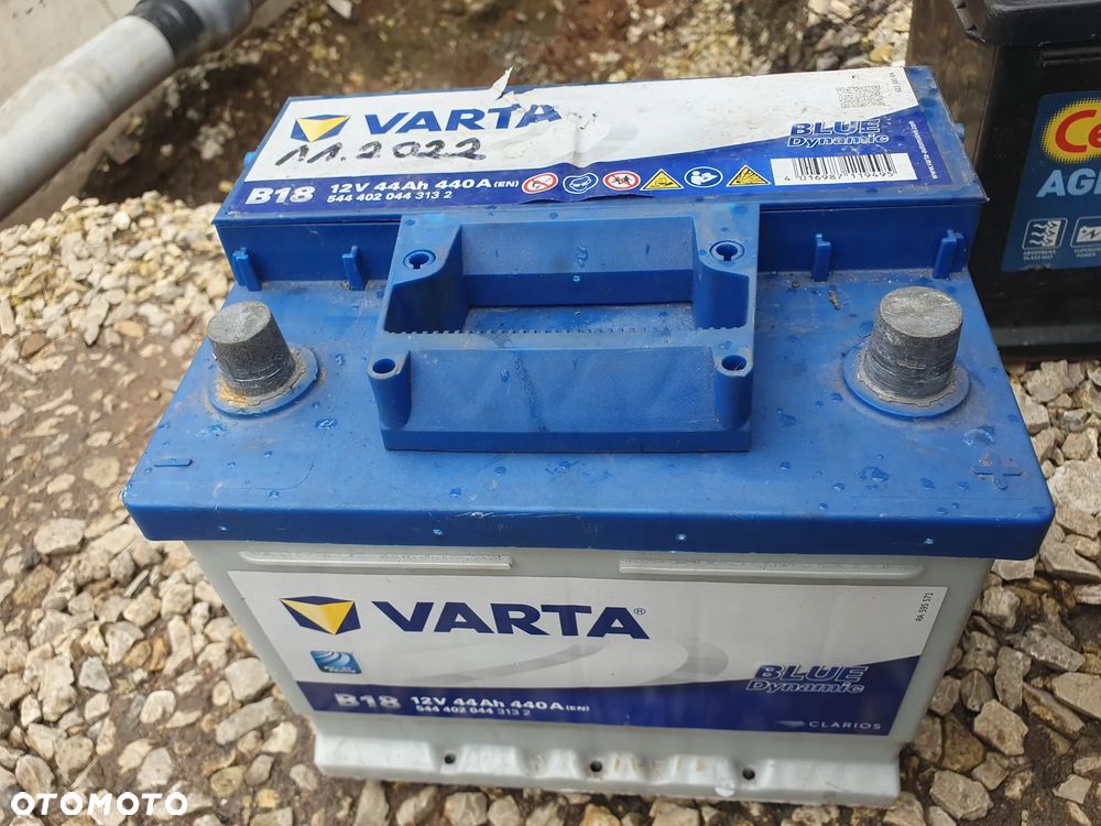 AKUMULATOR AKUMULATORY BATERIE VARTA B18 BLUE DYNAMIC 44AH 440A BOSCH S4 001 44AH 440A CENTRA AGM CK700 70AH 760A ZAP VECTER 75AH 720A UNISTART PLUS 100AH 800A VOLTMASTER 57402 74AH 680A ASSET 60 60AH 480A MERCEDES-BENZ A0055411001 95AH 850A FIVE STAR 57-043 72AH 660A VARTA RENAULT NISSAN 2441Q 3876R HART AKUMULATOR BATERIE 553541 44AH 440A CENTRA PLUS CB442 44AH 420A EMP BATTERIES EMP550 50AH 480A - 2