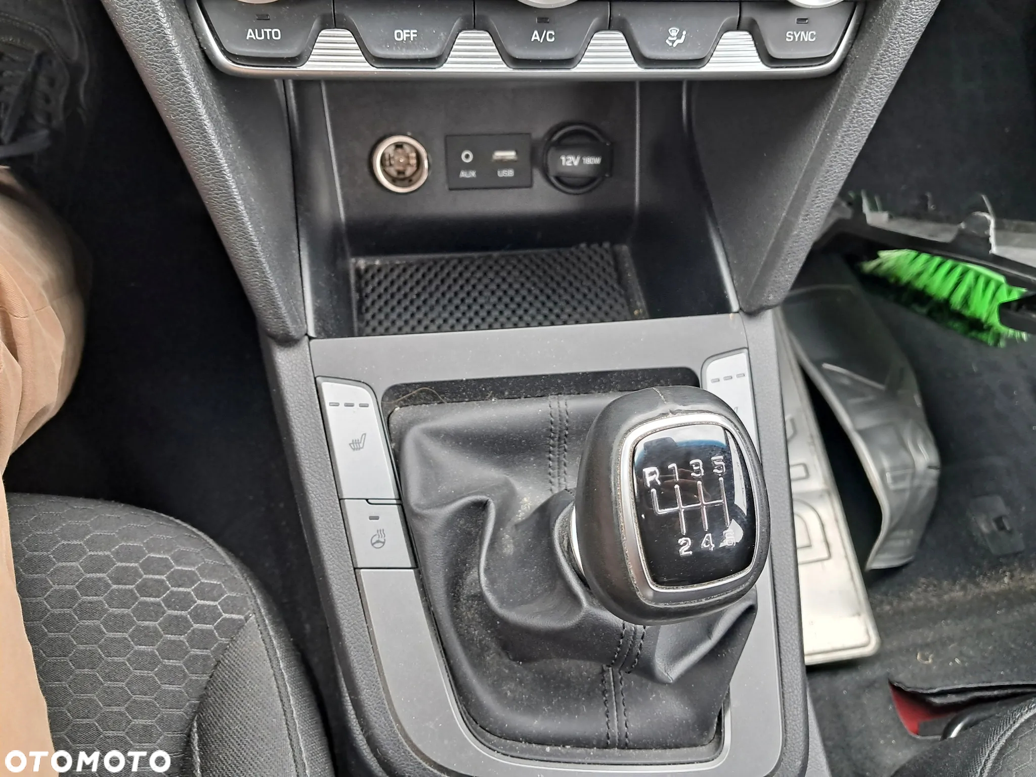 Hyundai Elantra - 11
