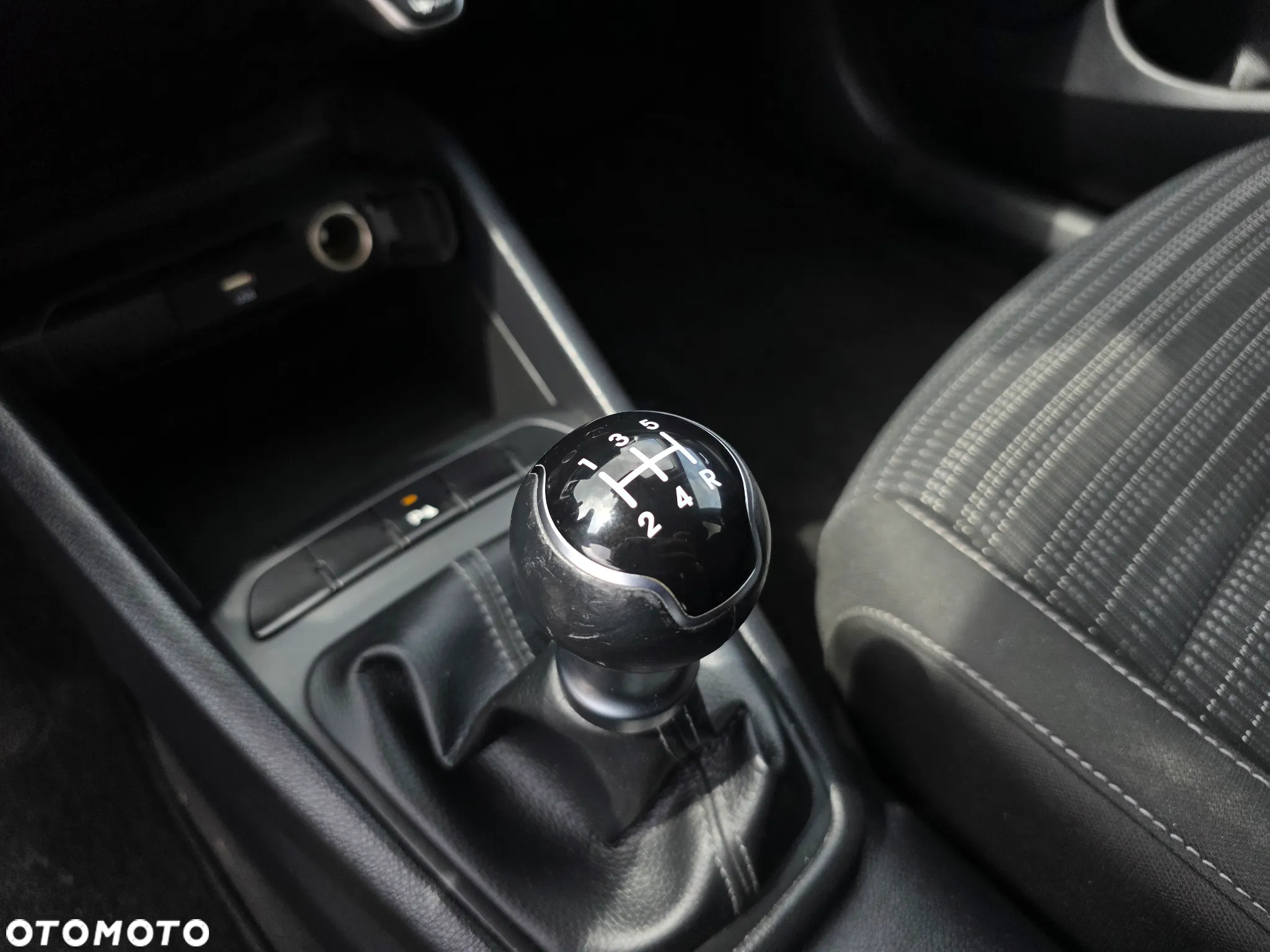 Kia Stonic 1.2 L Business Line - 27