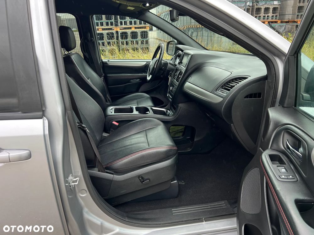 Dodge Grand Caravan - 14