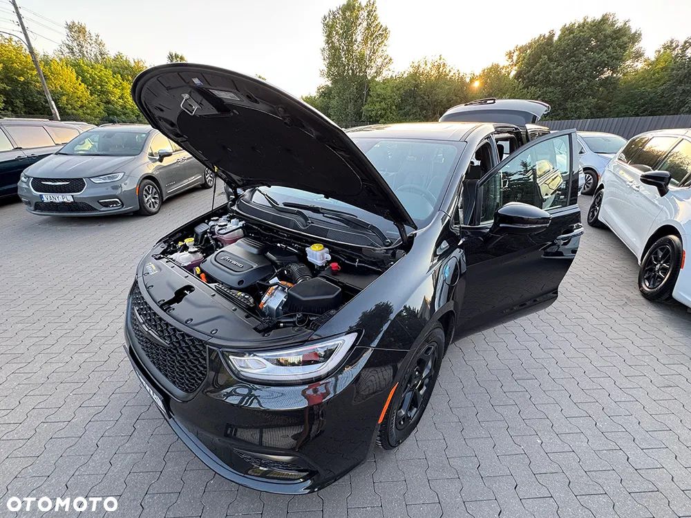 Chrysler Pacifica - 23