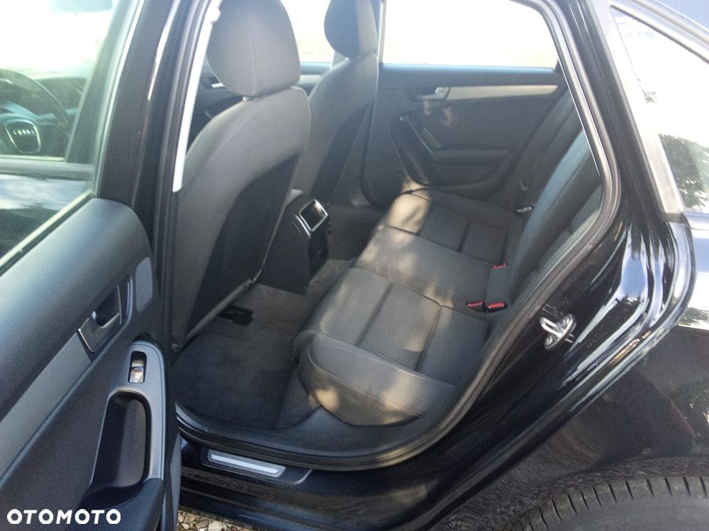 Audi A4 Limousine - 9
