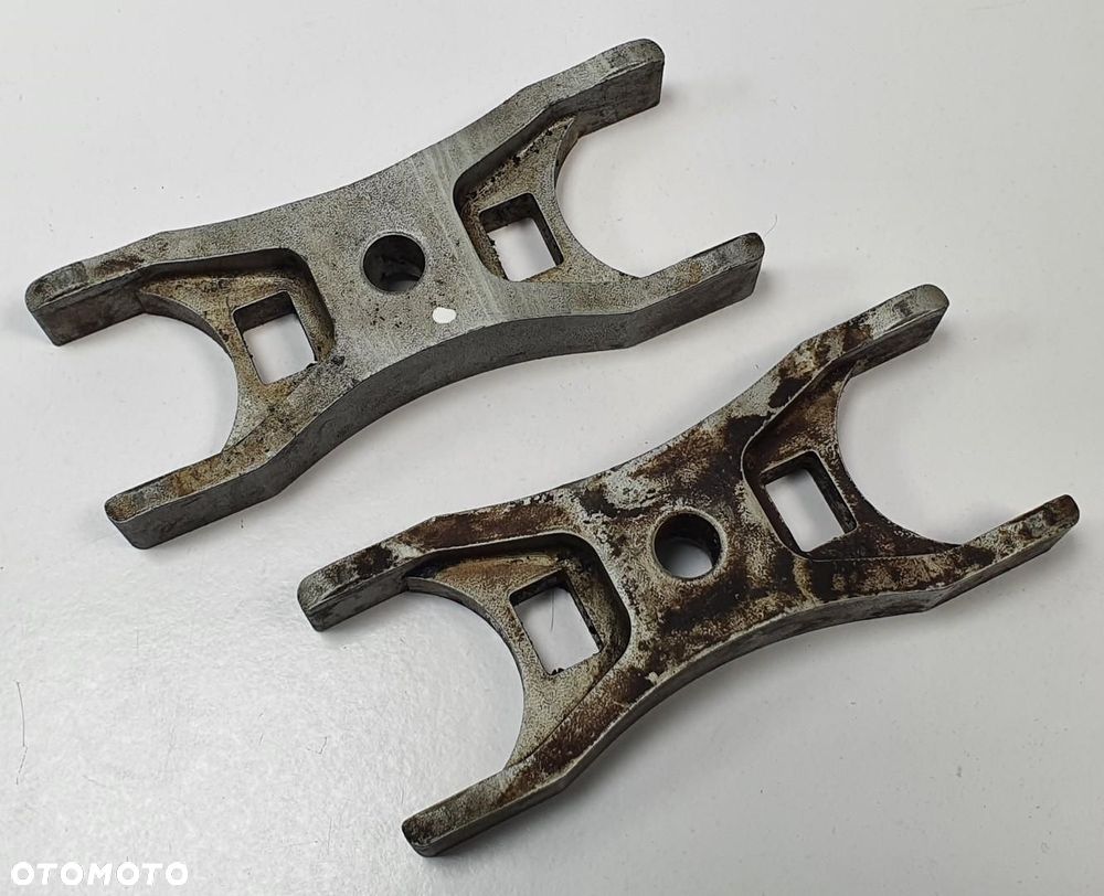 ŁAPKA MOCOWANIE WTRYSKU VW NEW BEETLE II 04L216EHH - 2