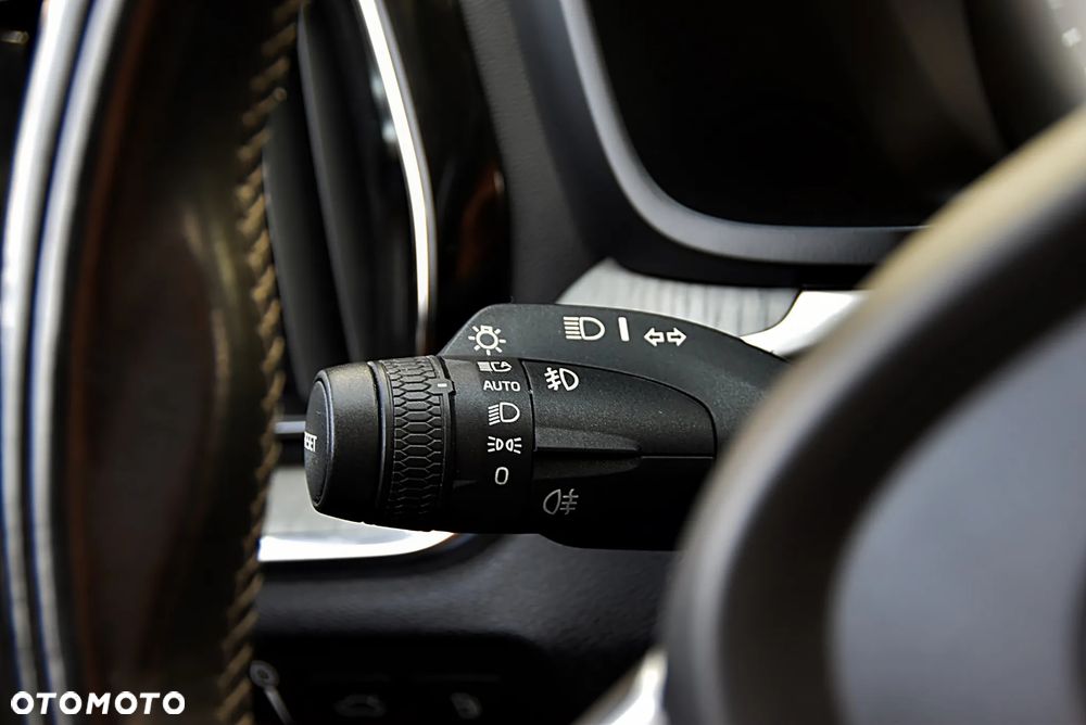 Volvo V60 T6 AWD Recharge Geartronic Inscription Expression - 33