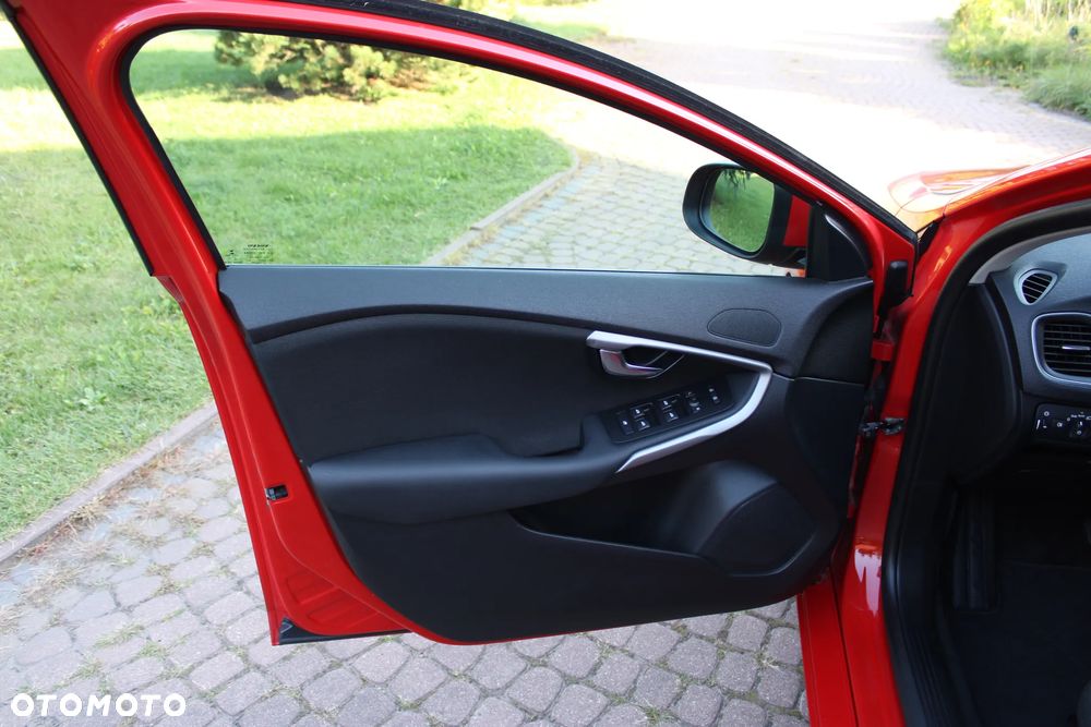 Volvo V40 D2 Momentum - 12