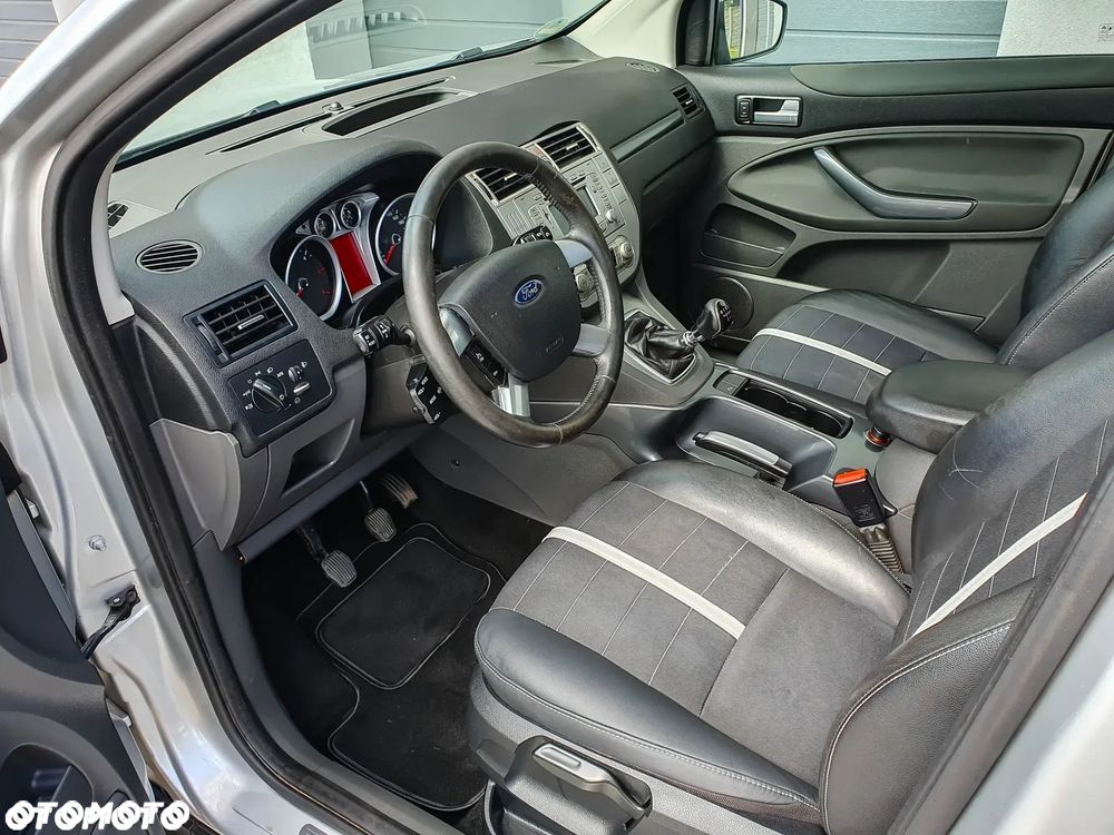 Ford Kuga - 27