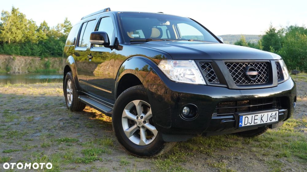 Nissan Pathfinder 2.5 D SE - 8