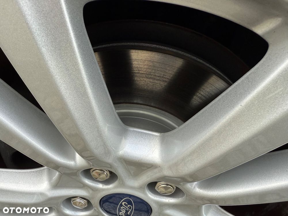 Ford Kuga 1.5 EcoBoost 2x4 Titanium - 32