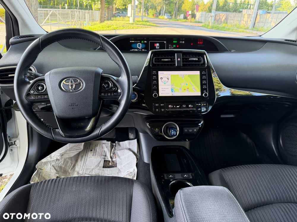 Toyota Prius (Hybrid) Life - 17