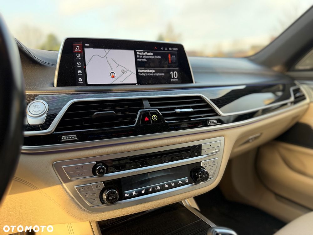 BMW Seria 7 730d xDrive mHEV - 20