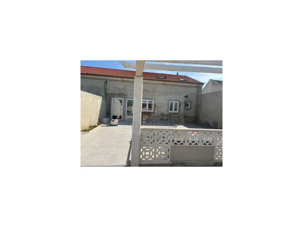 Moradia totalmente remodelada com piscina e excelente localização p... - Grande imagem: 4/12