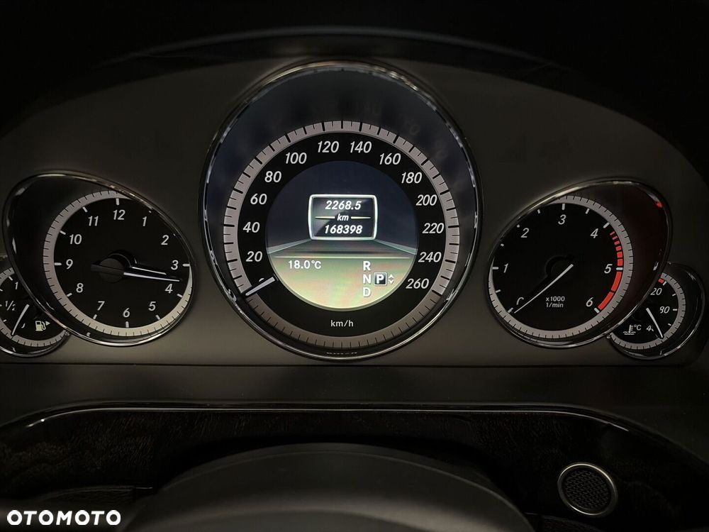 Mercedes-Benz Klasa E 220 CDI BlueEff - 22
